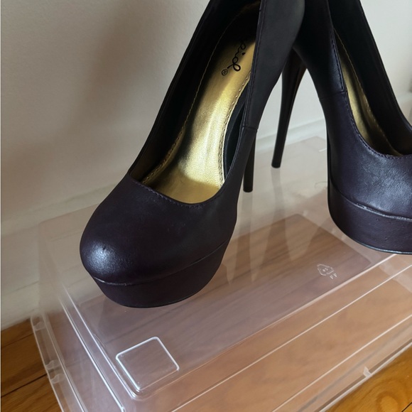 Elegant Plum High Heels - Picture 3 of 4